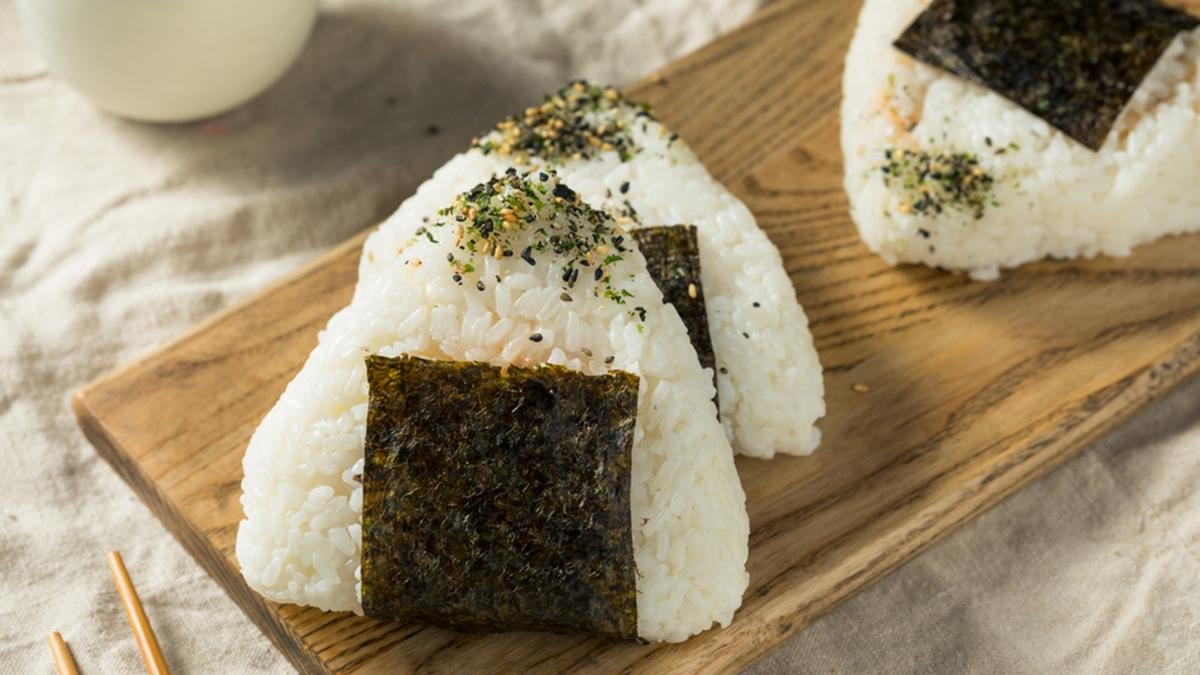 onigiri isi tuna