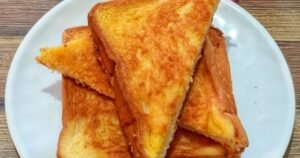 membuat roti bakar